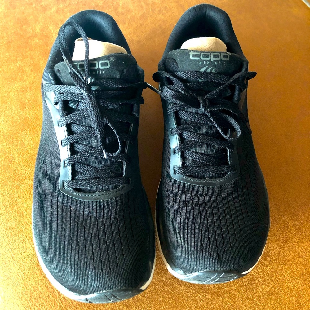 Topo women’s Magnifly 3 black running shoes